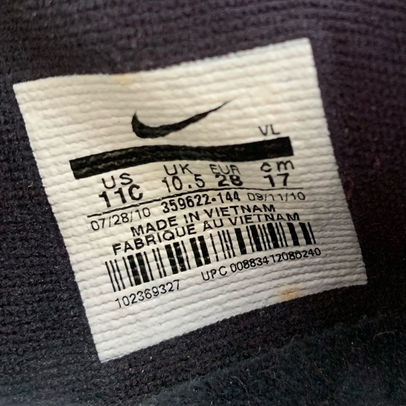 Nike cleats model# 359622-144.   Size 11 toddler boy - Picture 4 of 4